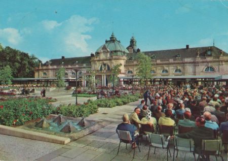 Bad Oeynhausen - Kurhaus mit Konzertplatz - ca. 1980 Bad Oeynhausen - Kurhaus mit Konzertplatz - ca. 1980