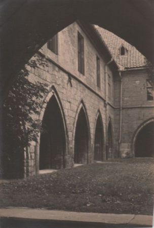 Halberstadt - Hof der Liebfrauenkirche mit Kreuzgang - ca. 1950 Halberstadt - Hof der Liebfrauenkirche mit Kreuzgang - ca. 1950