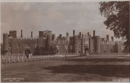 Großbritannien - London, Hampton Court Palace - ca. 1950 Großbritannien - London, Hampton Court Palace - ca. 1950