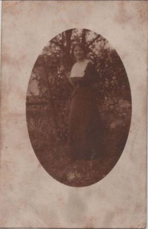 Frau auf der Wiese Frau auf der Wiese
