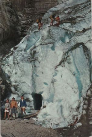 Schweiz - Oberer Grindelwaldgletscher - Eingang zur Eisgrotte - ca. 1970 Schweiz - Oberer Grindelwaldgletscher - Eingang zur Eisgrotte - ca. 1970