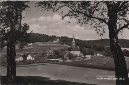 Altusried Mittelberg - Ansicht mit Kirche Altusried Mittelberg - Ansicht mit Kirche