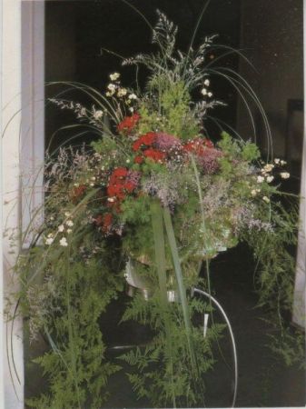 Rosen, Schneebeeren etc. Arrangement Rosen, Schneebeeren etc. Arrangement
