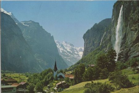 Lauterbrunnen - Schweiz - mit Kirche Lauterbrunnen - Schweiz - mit Kirche