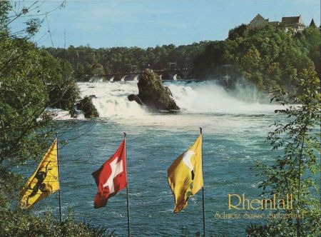 Rheinfall (Wasserfall) - Schweiz - mit Fahnen Rheinfall (Wasserfall) - Schweiz - mit Fahnen