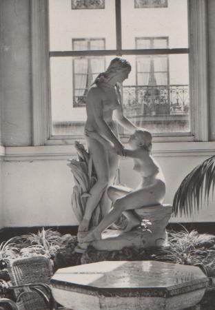 Belgien - Spa - Statue im Pouhon - ca. 1965 Belgien - Spa - Statue im Pouhon - ca. 1965