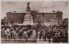 Großbritannien - London - Victoria Memorial, Buckingham Palace and Guards - ca. 1950